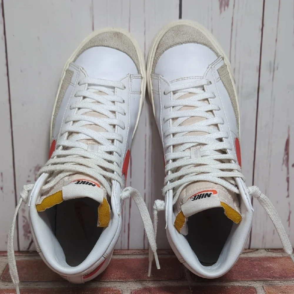 NIKE Sail White Blazer Mid 77 Habanero Red Logo High‎ Top Sneaker Women's 9.5